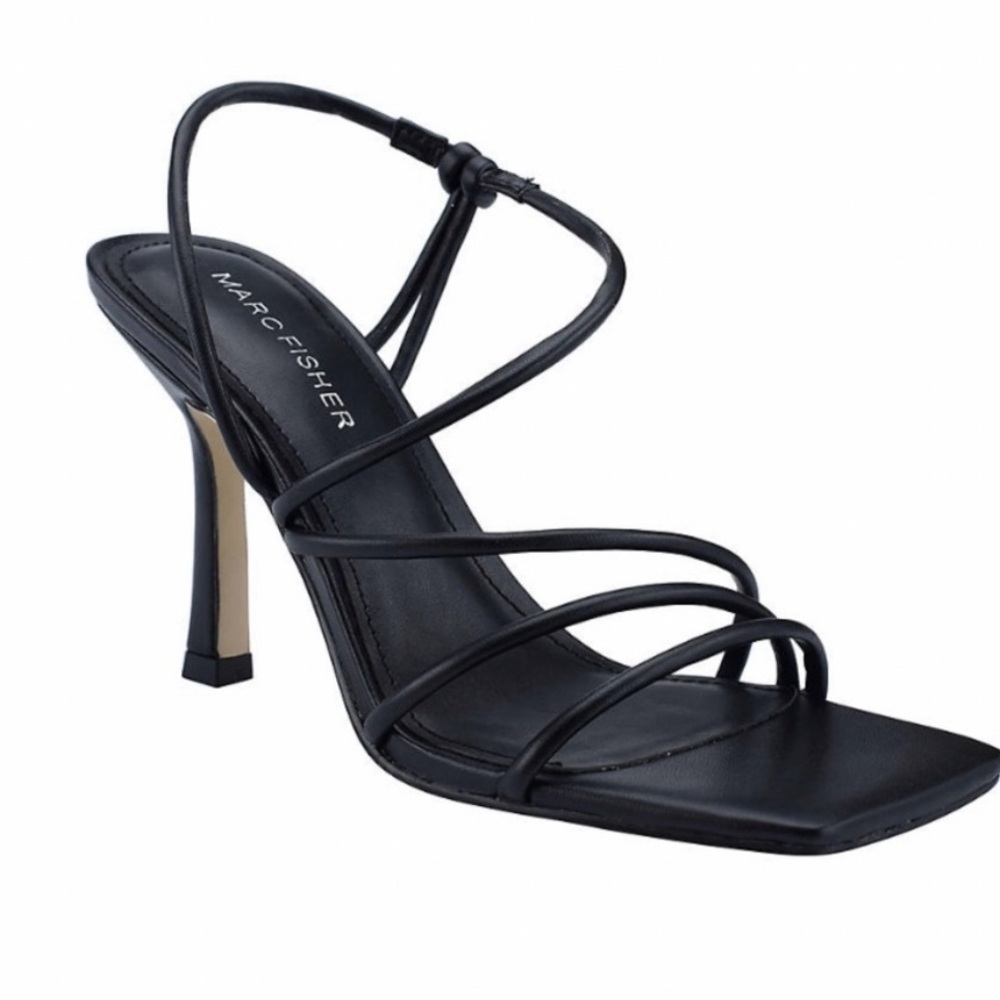 Marc Fisher Dareta Strappy Faux Leather Sandals. Size 8